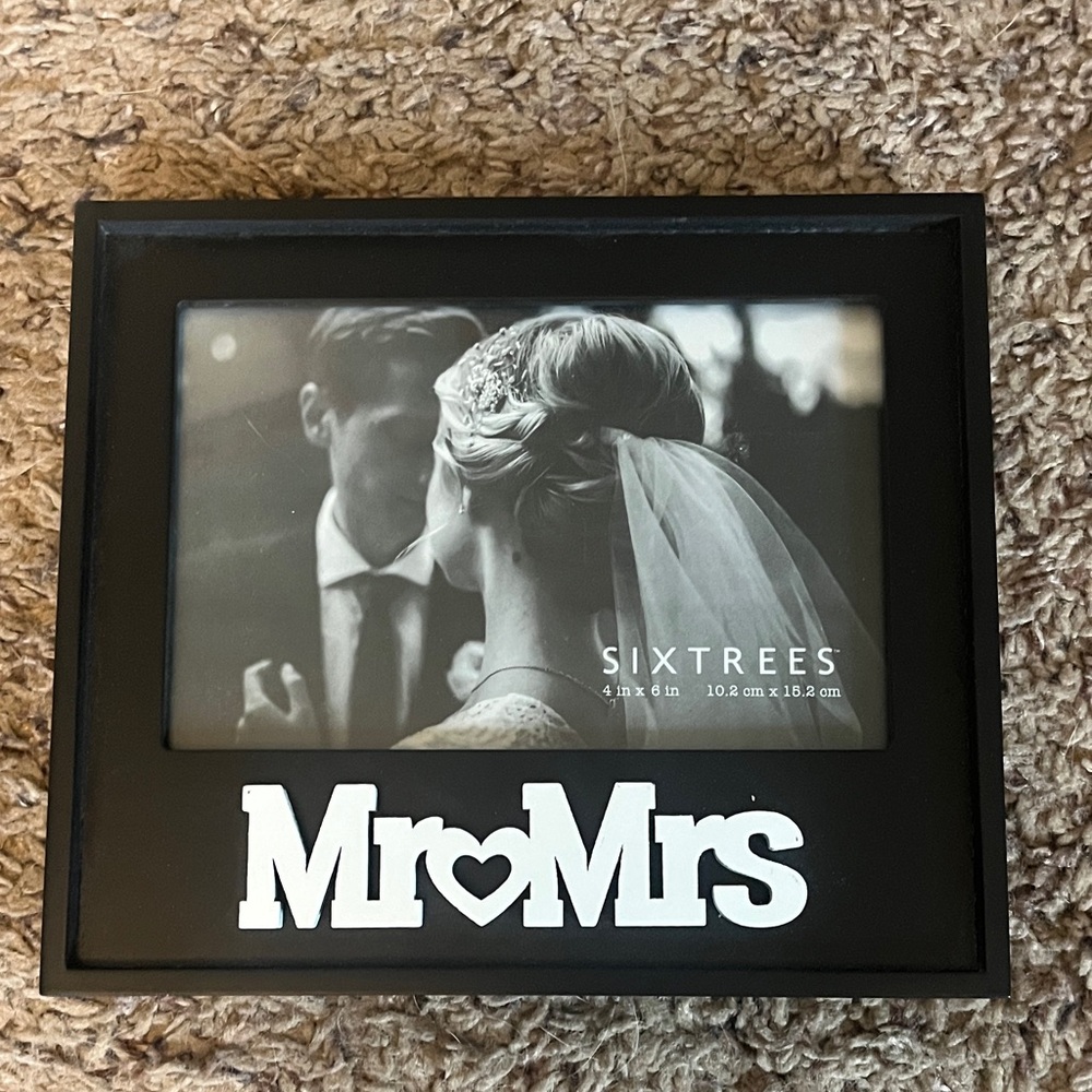 Sixtrees Black and White Mr & Mrs Photo Frame